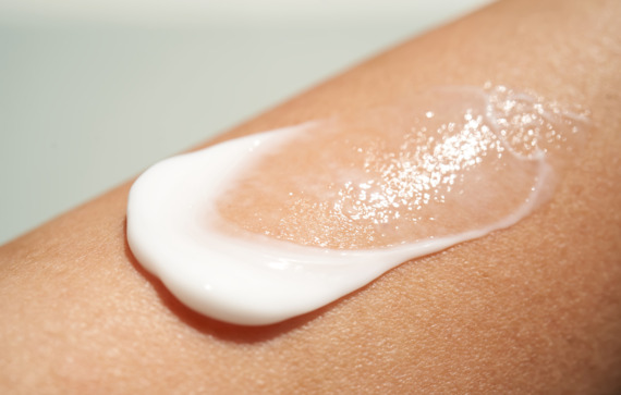 Clariant_Photo_White sun cream on skin