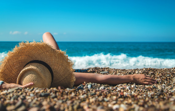 Clariant Image Woman At The Sea In a Hat Sun care 20230928