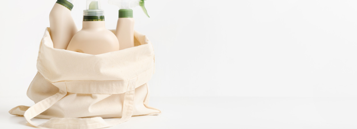 24979_full-width_Clariant_Green sustainable cleaning product bottles in textile bag