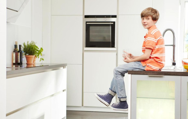 33819_teaser_Clariant_Image boy in kitchen