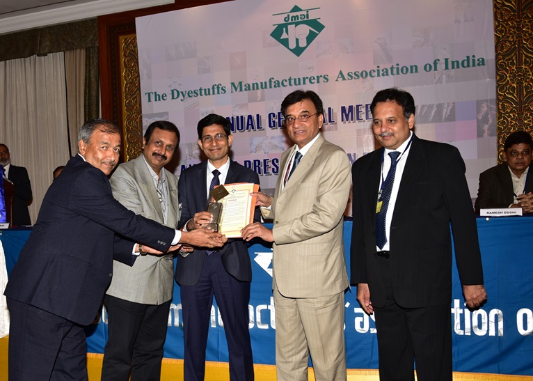 (l-r) Mukund Bhagwat, Chandrashekhar Patil and P.A. Murali receiving the Award for Excellent Perform...