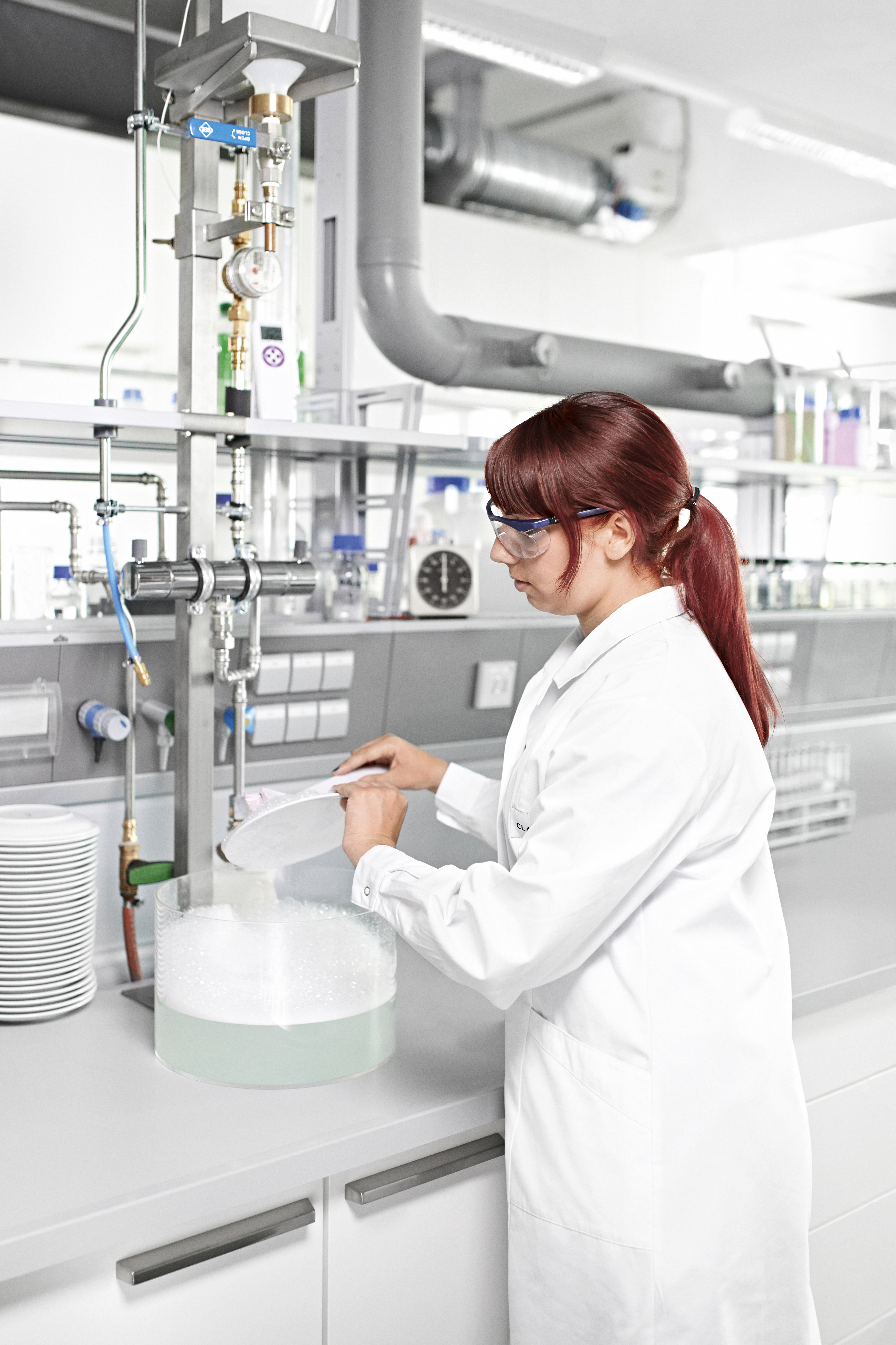 Clariant's new sunflower oil / sugar-based surfactant GlucoPure® SUN gives effective cleaning perf... Clariant's new sunflower oil / sugar-based surfactant GlucoPure® SUN gives effective cleaning perf...
