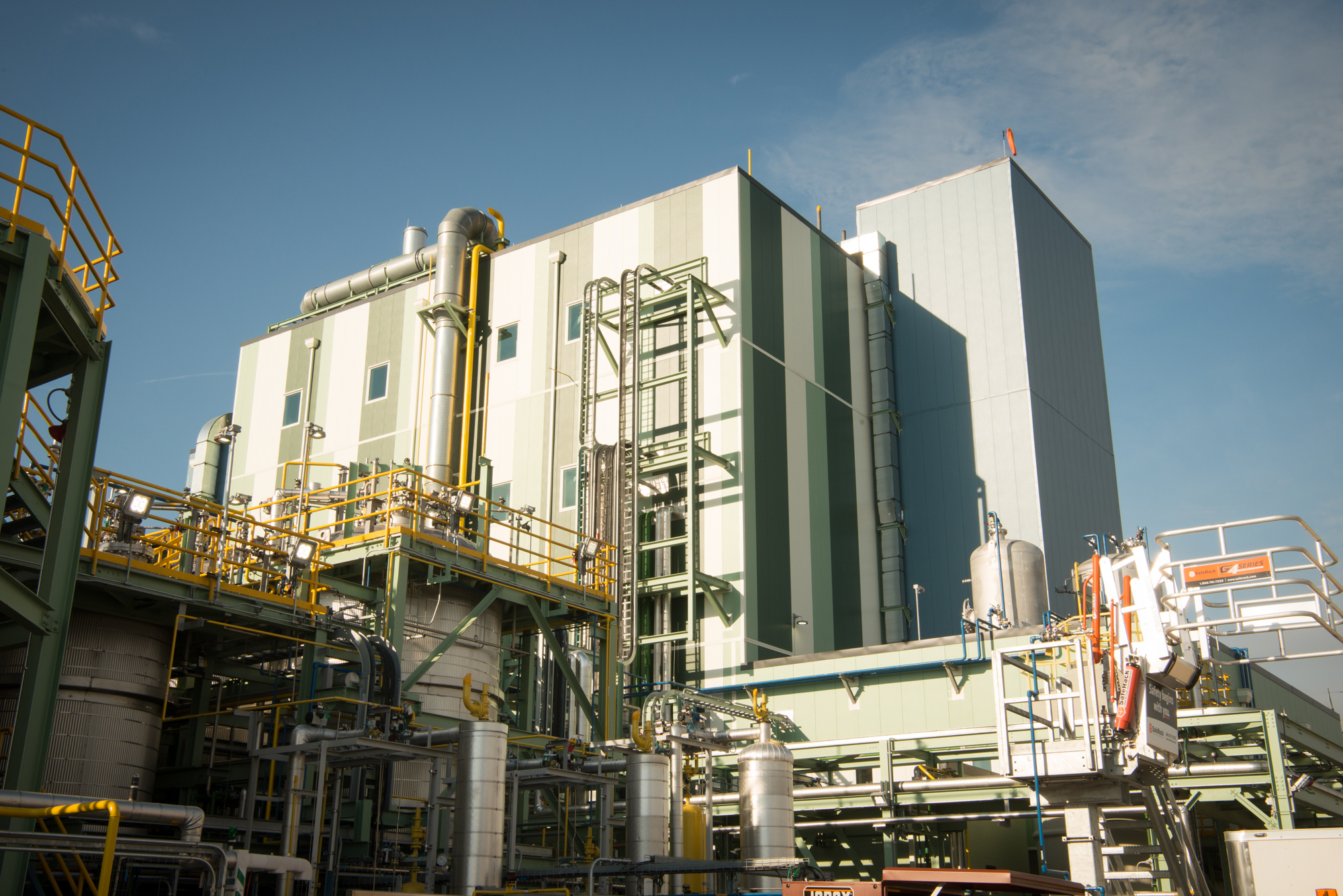 科莱恩与CB&I公司合作开发和实施的位于美国肯塔基州路易斯维尔的全新聚丙烯催化剂生产设施。(图片提供：科莱恩和CB&I)