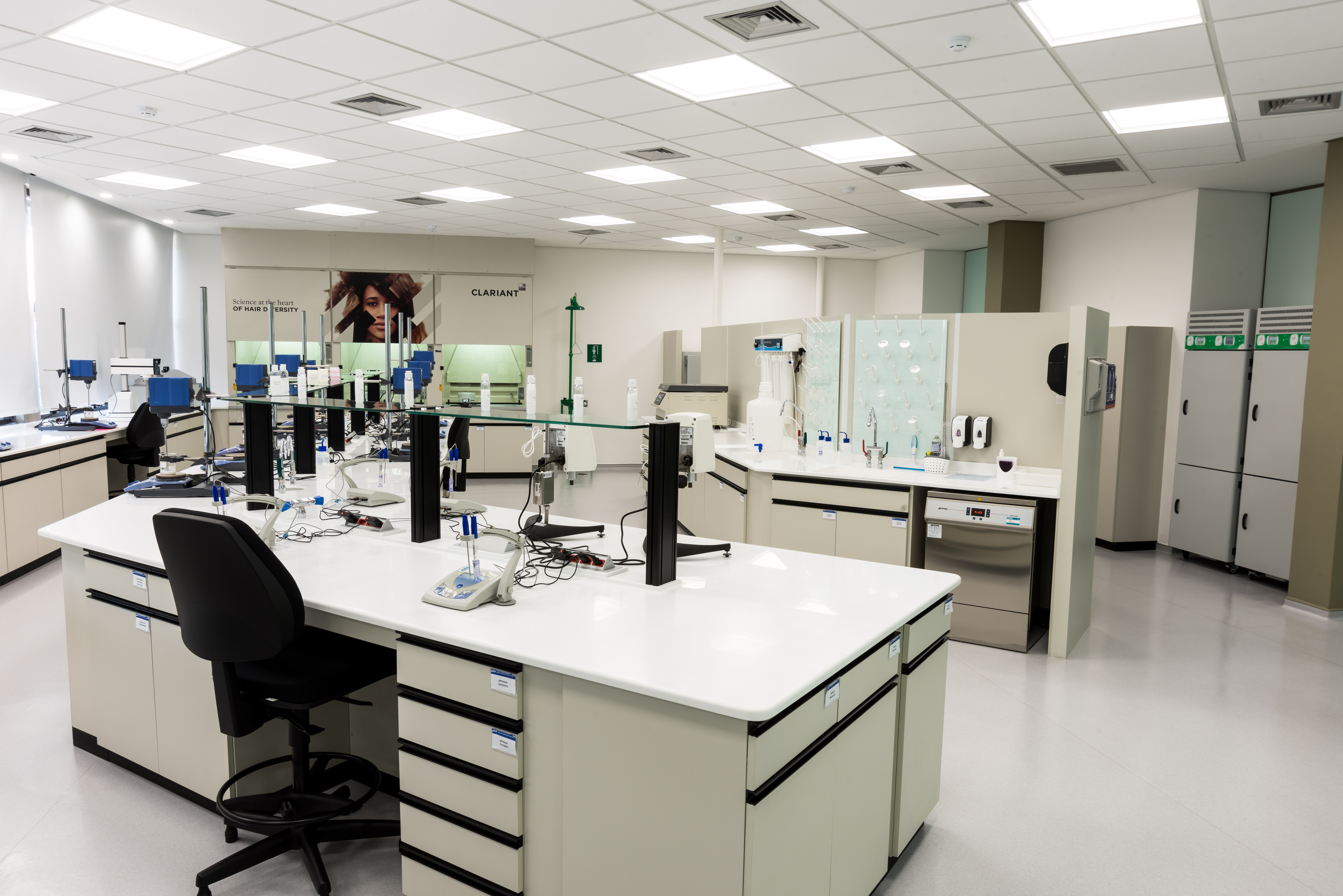 El Global Competence Center Haircare cuenta con un equipo de profesionales especializados, moderna... El Global Competence Center Haircare cuenta con un equipo de profesionales especializados, moderna...