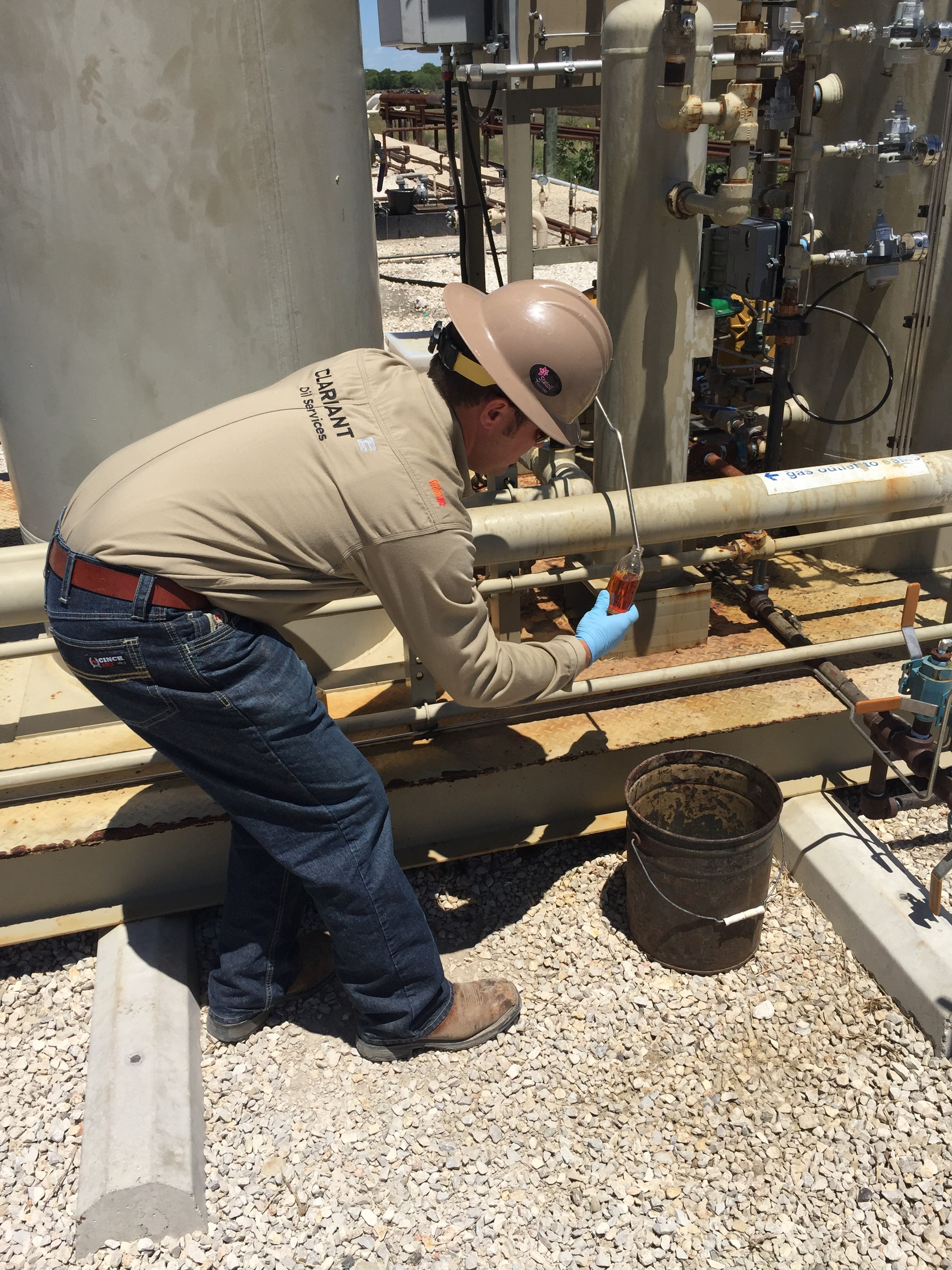 Clariant's new SCAVINATOR™ non-triazine H2S scavenger increases overall production with less downt... Clariant's new SCAVINATOR™ non-triazine H2S scavenger increases overall production with less downt...
