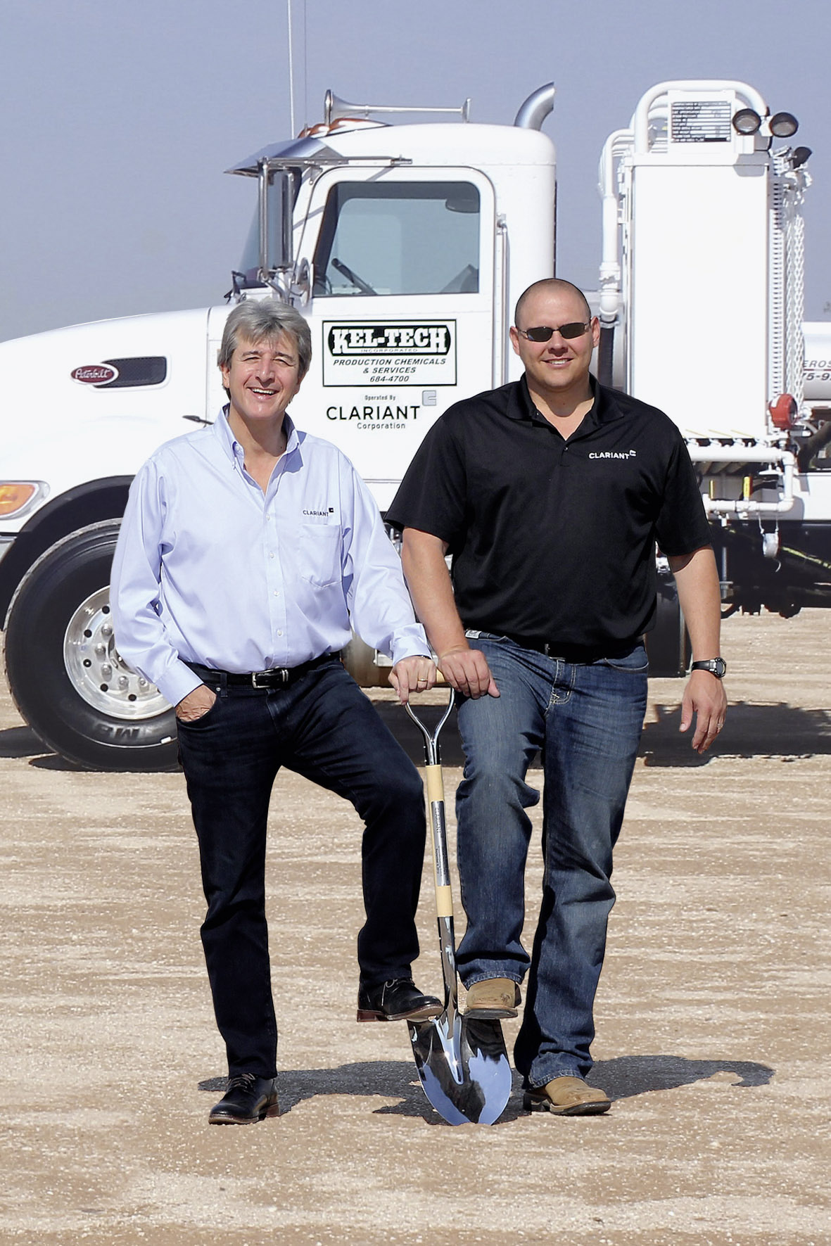 Die Spatenstiche wurden von Jon Rogers, Global Head of BL Oil (L) und Frankie Keller, Regional Man... Die Spatenstiche wurden von Jon Rogers, Global Head of BL Oil (L) und Frankie Keller, Regional Man...