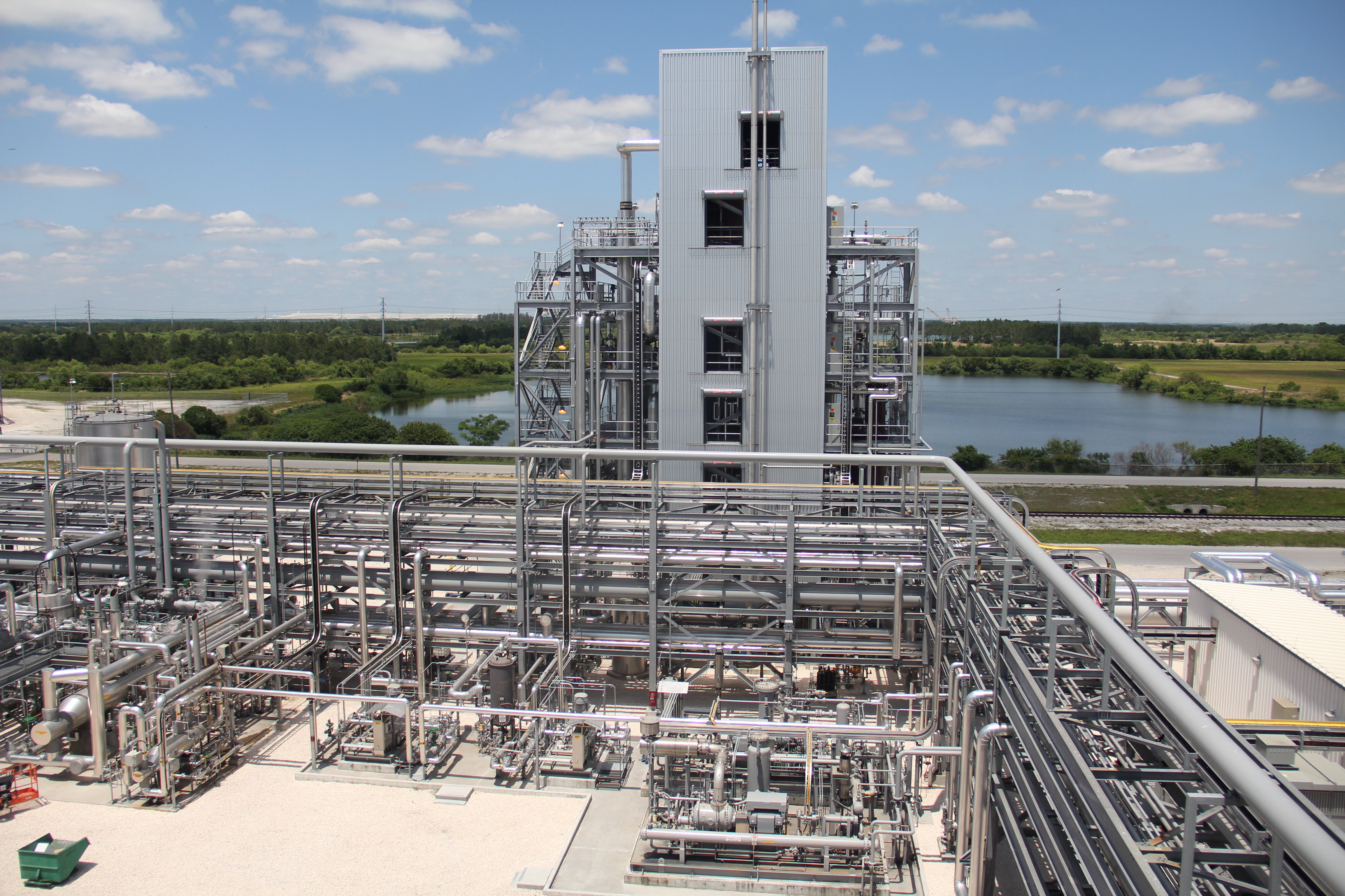 通过使含硫气体流在高温下得到净化，先进的WDP技术能够利用煤炭和其它高硫原料生产更加清洁的能源和化学品。(图片提供：RTI)