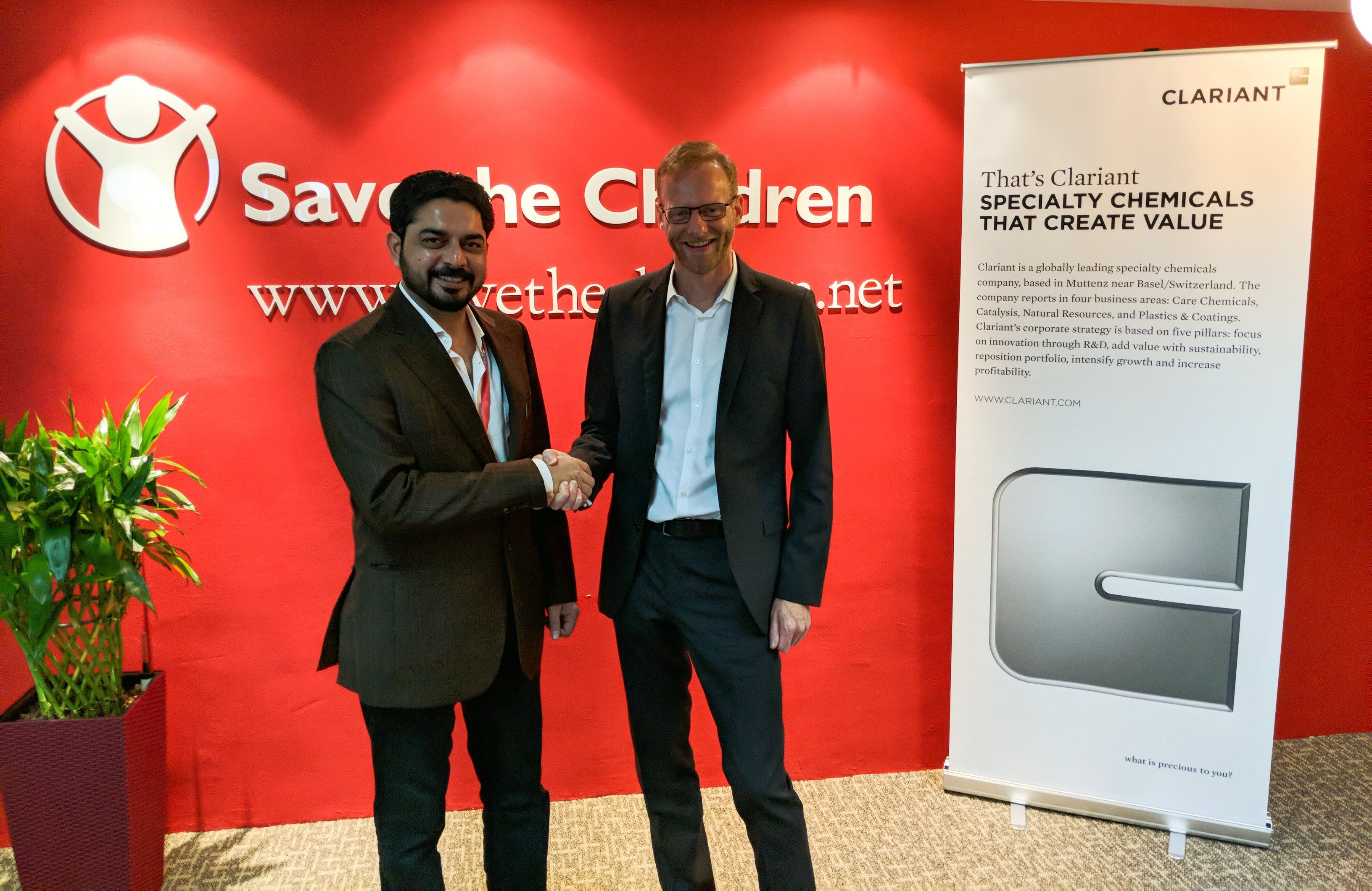 Chris Hansen, Head of Clariant Business Unit Masterbatches, Asia Pacific and Hassan Noor Saadi, As... Chris Hansen, Head of Clariant Business Unit Masterbatches, Asia Pacific and Hassan Noor Saadi, As...