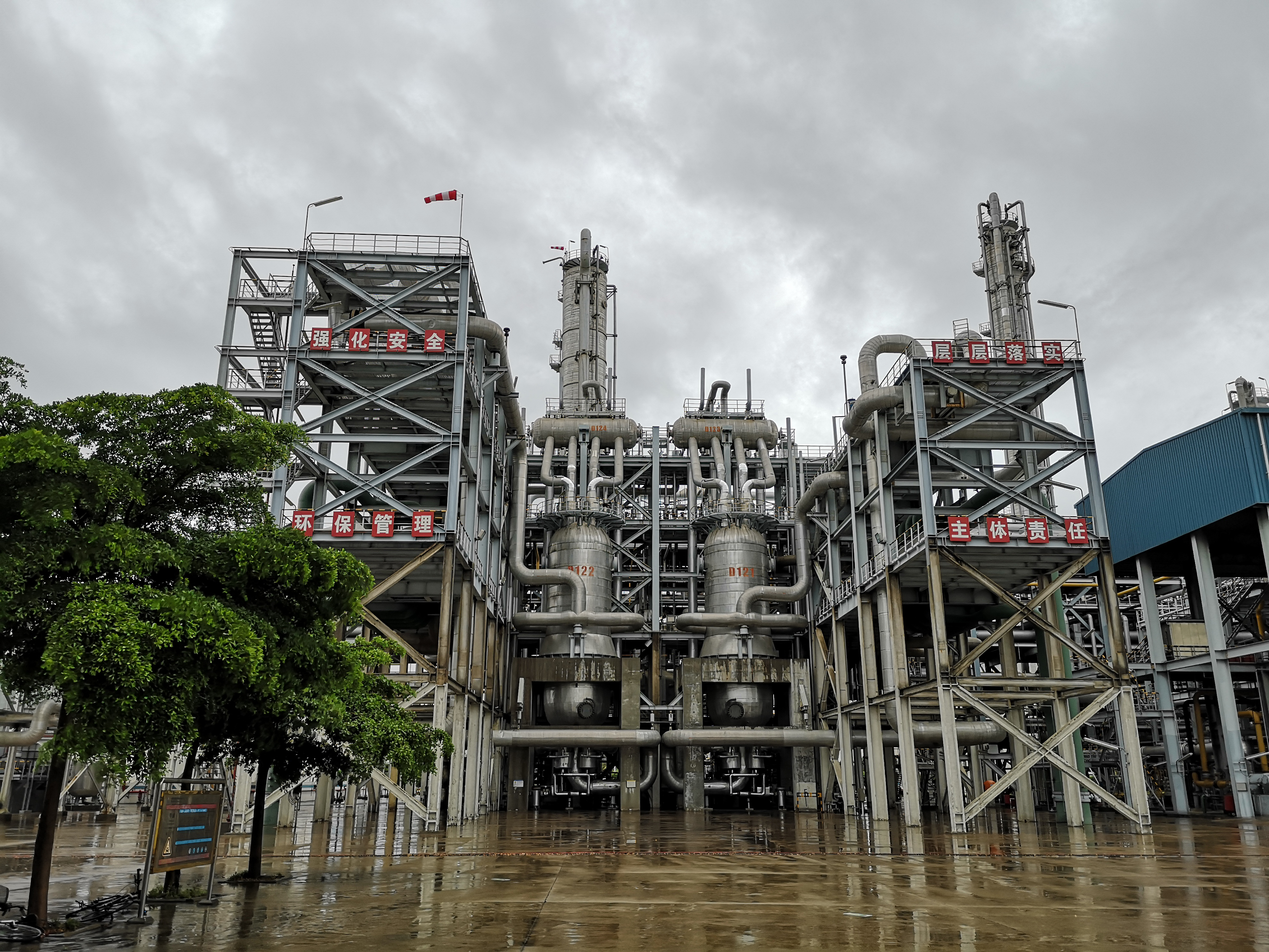 Methanol Production Plant of CNOOC Kingboard Chemical Co Ltd. 
(Photo: CNOOC Kingboard Chemical L...