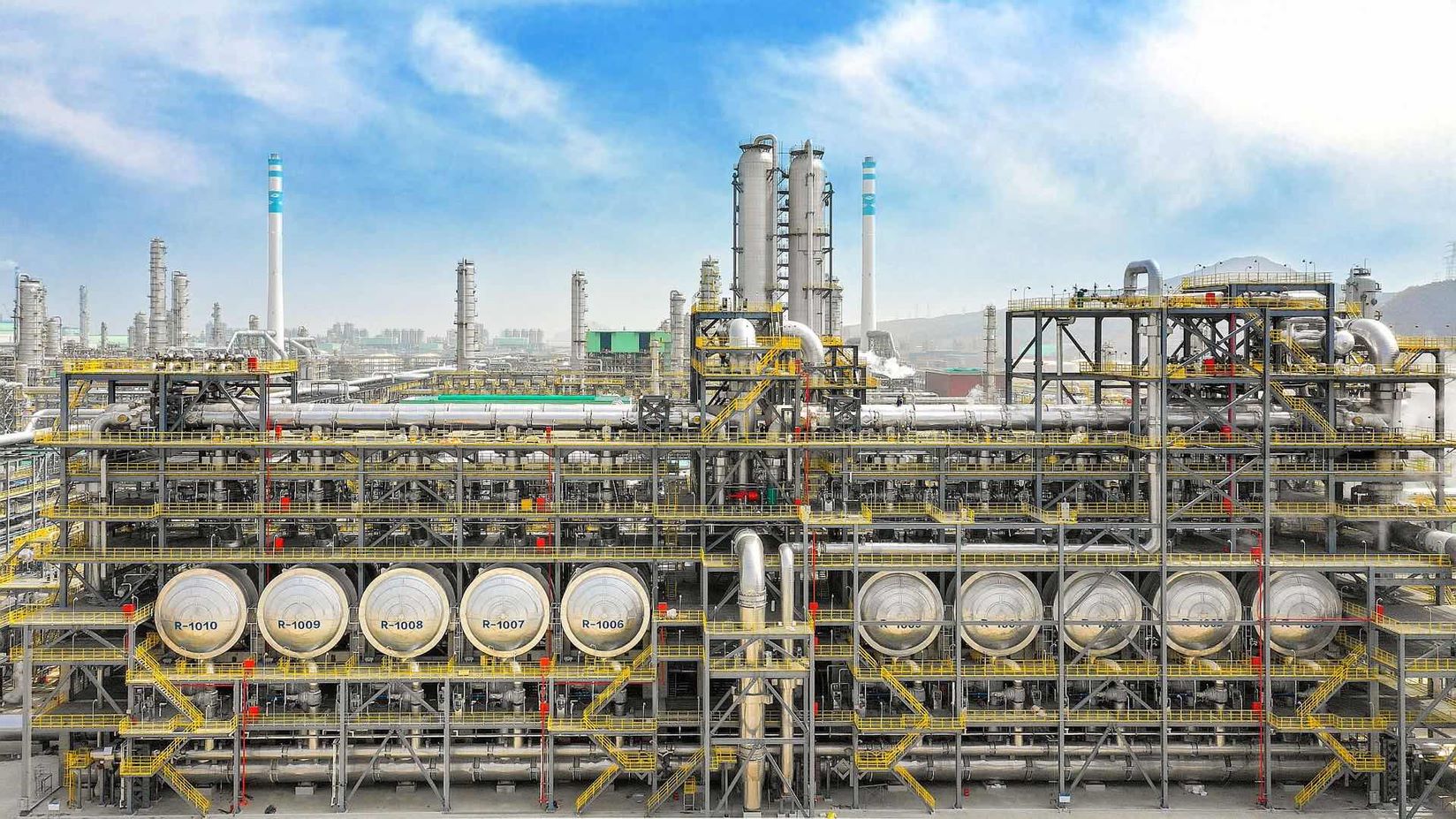 Dehydrogenation Plant of Hengli Petrochemical (Dalian) Refinery Co., Ltd. 
(Photo: Hengli Group)
...