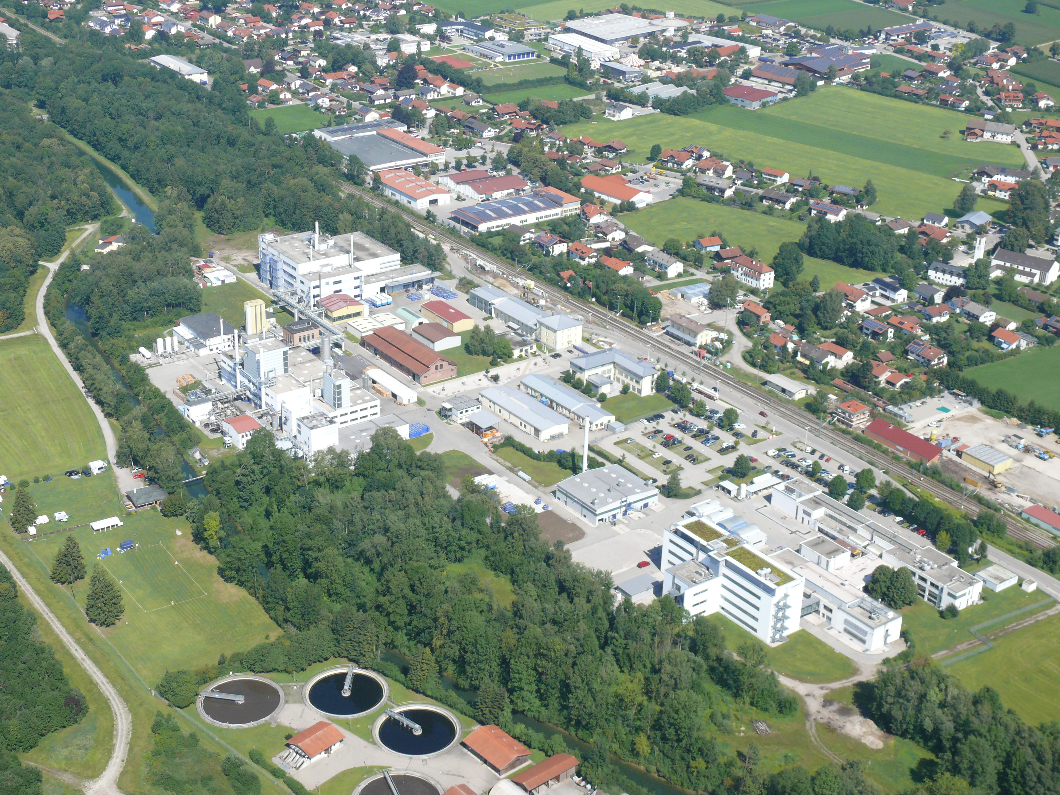 Die modernen Forschungs- und Fertigungsanlagen am Clariant-Standort Heufeld bei München. 
(Foto: ...