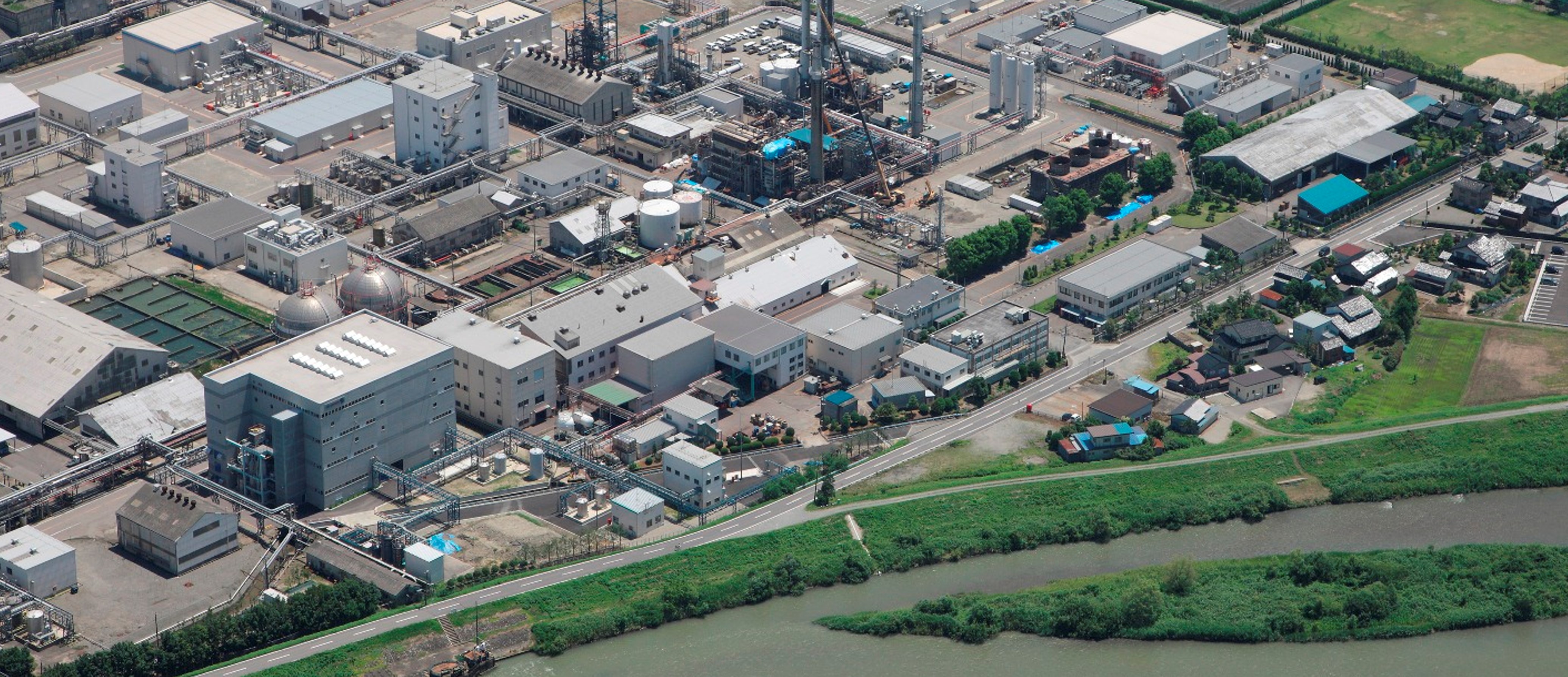 富山県にあるクラリアントの触媒研究所と製造工場。