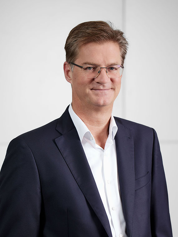 Jens-Cuntze_2022 570x760