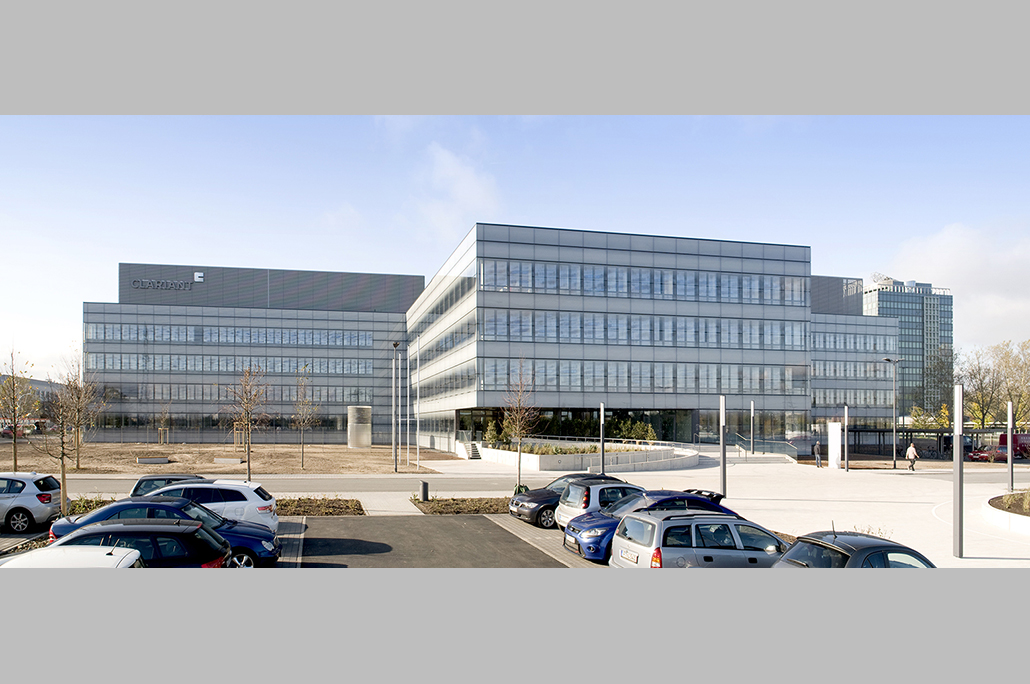  The new Clariant Innovation Center is located on a gross area of 36,000 square meters, offering ample space for ideas and innovation. It provides a state-of-the-art working environment for around 500 research and development employees.