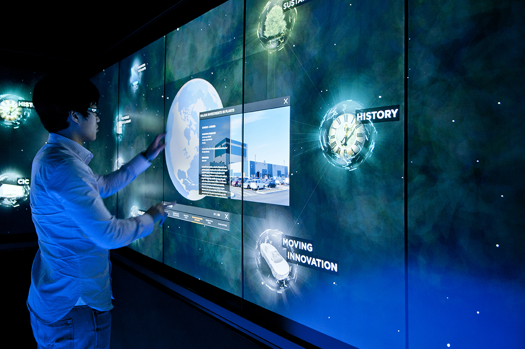  40 million pixels, 19 full-HD screens stretching over 13 meters, an invisible ambient sound system, targeted sound showers and a glass floor complete with 2,200 LEDs combine to create an experience like no other on earth.