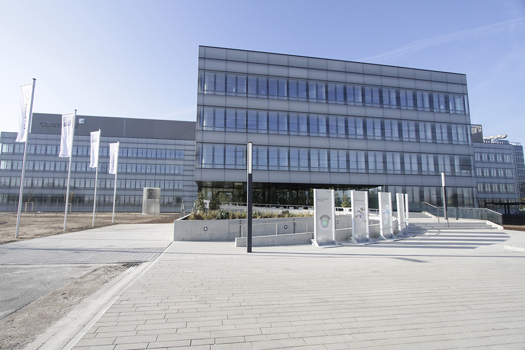  The new Clariant Innovation Center is located on a gross floor area of 36,000 square meters, offering ample space for ideas and innovation. It provides a state-of-the-art working environment for around 500 employees.