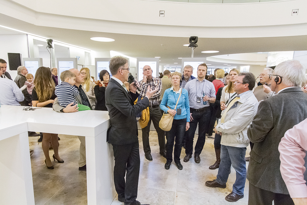  Helmut Müller, architect and project manager of the Clariant Innovation Center, outlining the architectural highlights of the building at the end of a guided tour.