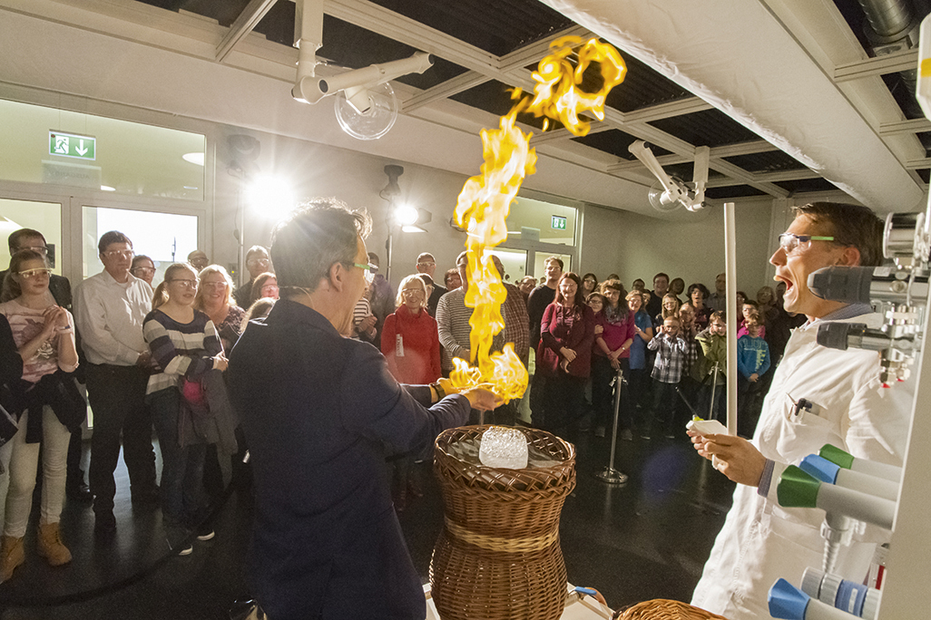  Spectacular chemistry shows contributed to the great atmosphere among the visitors.