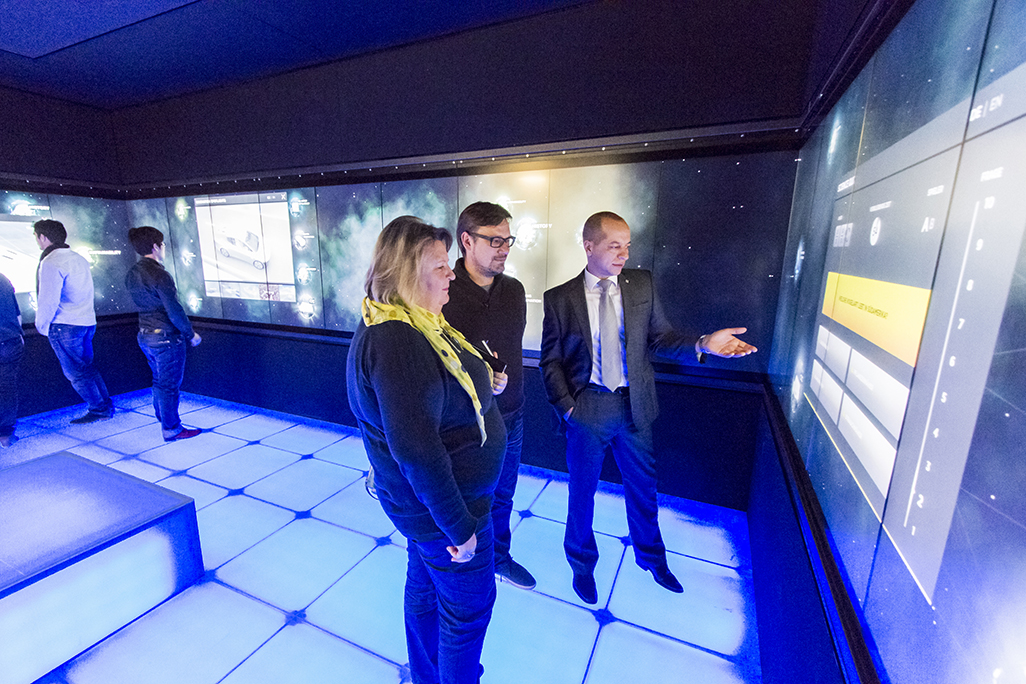  »In Touch with Clariant«: A unique interactive multimedia installation takes visitors on a journey along a 13-meter multi-touch wall to discover the past, present and future of Clariant.